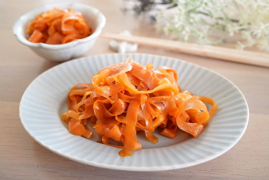 【もったいないね】ニンジンの皮を食べるのって「貧乏くさい」ですか？ きんぴらに使ったら彼氏に引かれました。実家では常識だったのに…普通では?  [少考さん★]