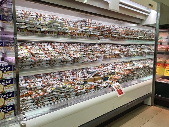 【話題】大阪のスーパーで鮮魚売り場に「大量のアイスモナカ」！ 店に聞くと「発注ミス」は否定され… フリーダム ルーム