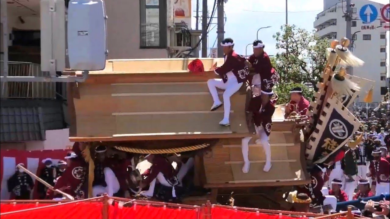 【荒っぽいね】秋祭りでだんじり横倒し 4人が下敷き うち1人建設作業員（52）死亡  富田林  [ぐれ★]