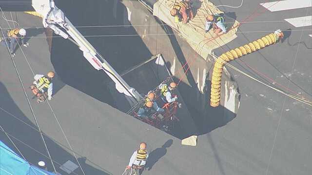 【埼玉】八潮市の交差点で道路が陥没し深さ10mの穴、トラック1台が落下…荷台部分を引き上げるも新たに道路陥没、周辺住民に避難指示★18  [Ailuropoda melanoleuca★]