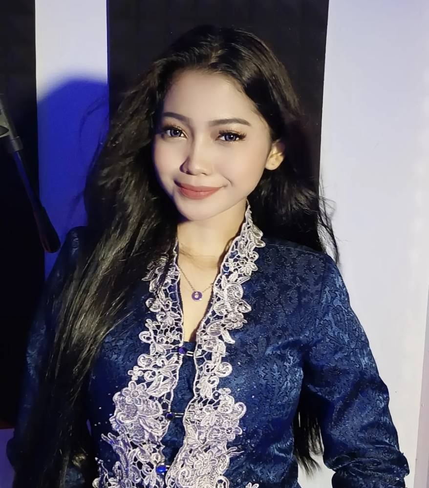 『Nur Amira Syahira』132