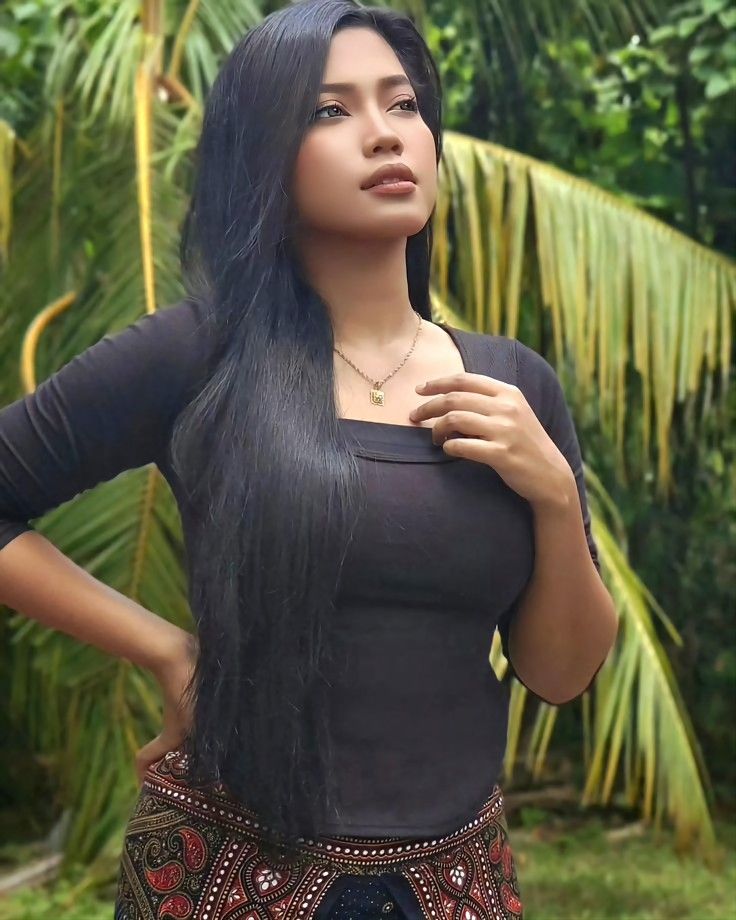 『Nur Amira Syahira』150