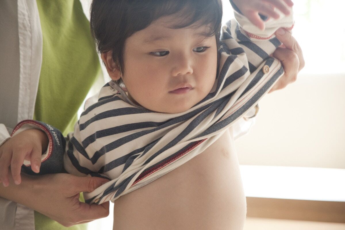 【どっちもどっち】寿司店でうどん汁を服にこぼした子供を着替えさせた男性に「公共の場で裸にするのはおかしいだろう」と暴行か　43歳男を逮捕★2  [少考さん★]