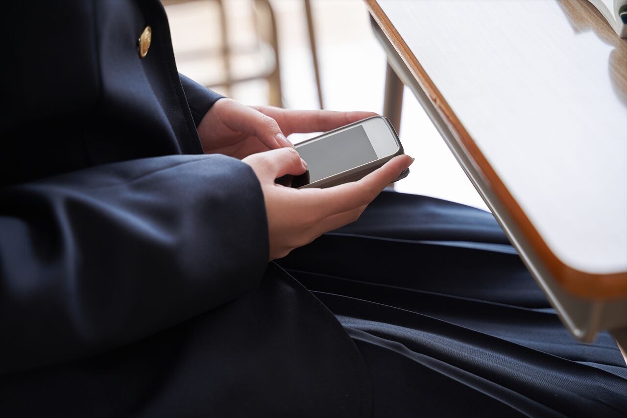【犯罪を自慢したかった】生成AI悪用し楽天モバイルに不正アクセス、1000件以上の回線入手し転売か…容疑で中高生３人逮捕  [蚤の市★]