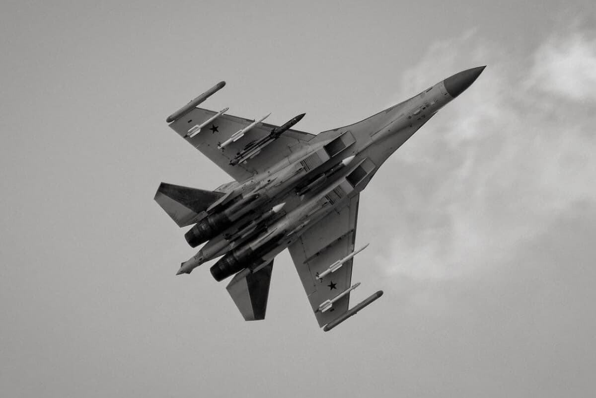 【戦況】ロシア「最新鋭」戦闘機が撃墜された瞬間の映像...撃ち落としたのは、なんと自国の防空システムの「ミス」  [ごまカンパチ★]