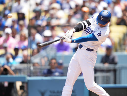 【凄い！】大谷連発10号、衝撃141mはドジャースタジアム歴代3位！　遂に昨季上回る年間45発ペース、4-4大暴れで勝利貢献  [フォーエバー★]