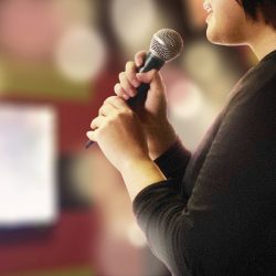 現役「非吉本」芸人、豪華個室カラオケ「数人で女性を囲い性加害」疑惑　元週刊誌記者が明かす  [ネギうどん★]