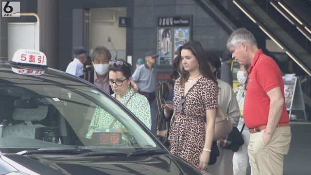 【京都】早くも「観光公害」 GW連休前から駅前バス・タクシー100人以上の大行列、地元商人ウハウハも 先が思いやられる厳しい現実  [ぐれ★]