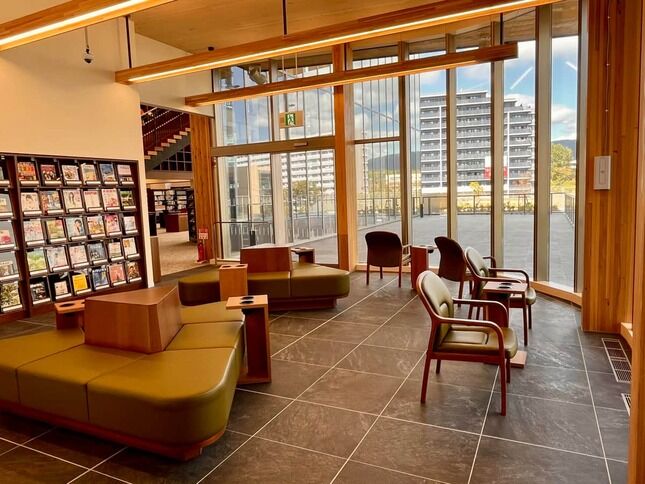 「日焼けで本が・・」新オープンの図書館に指摘　ガラス張り＆吹き抜けが物議も...市の見解は？【大阪府吹田市】  [少考さん★]