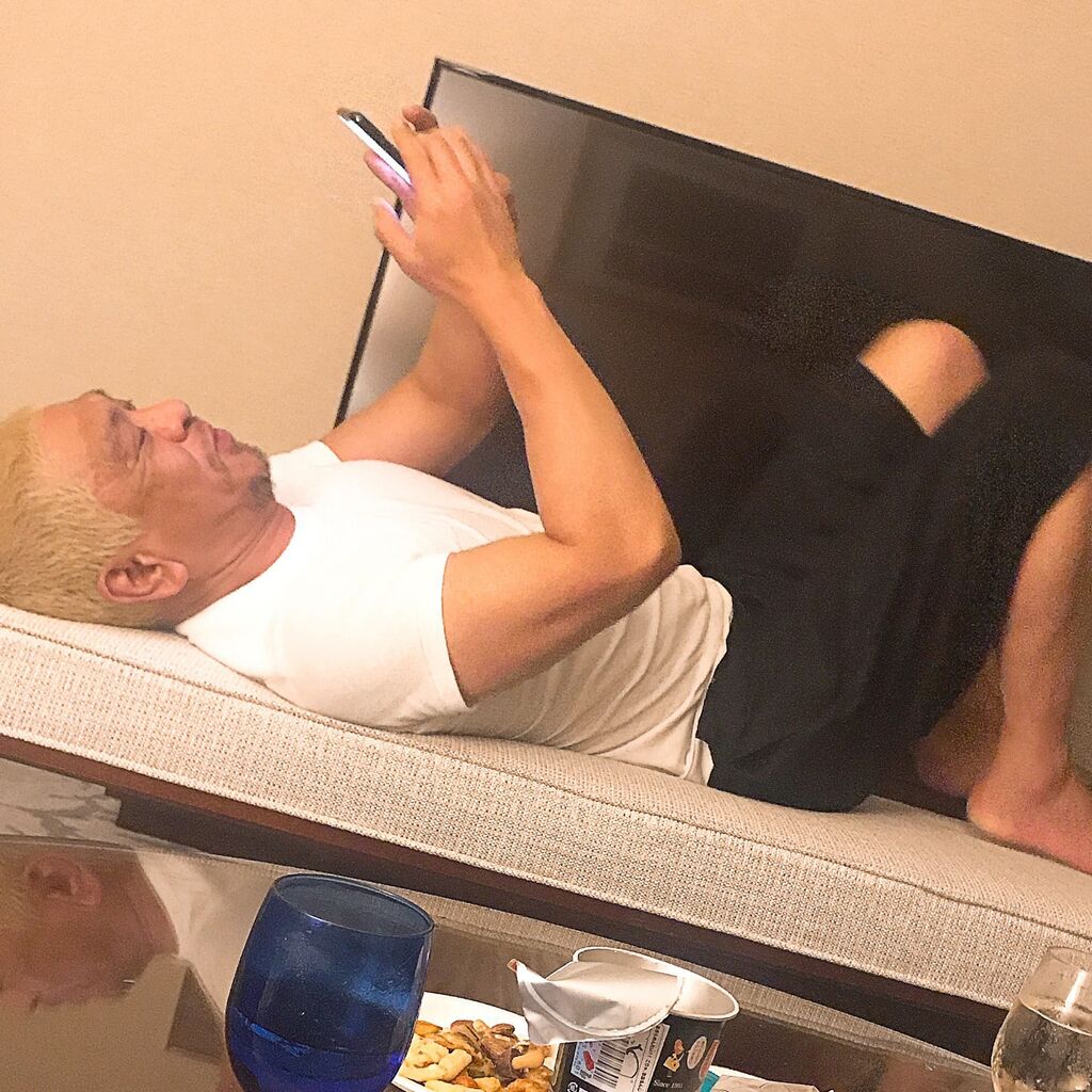 スクープ！「上に乗ってもらうのが好きなんや」 松本人志「乱痴気飲み会ウマ乗り写真」を独占入手！★16  [愛の戦士★]