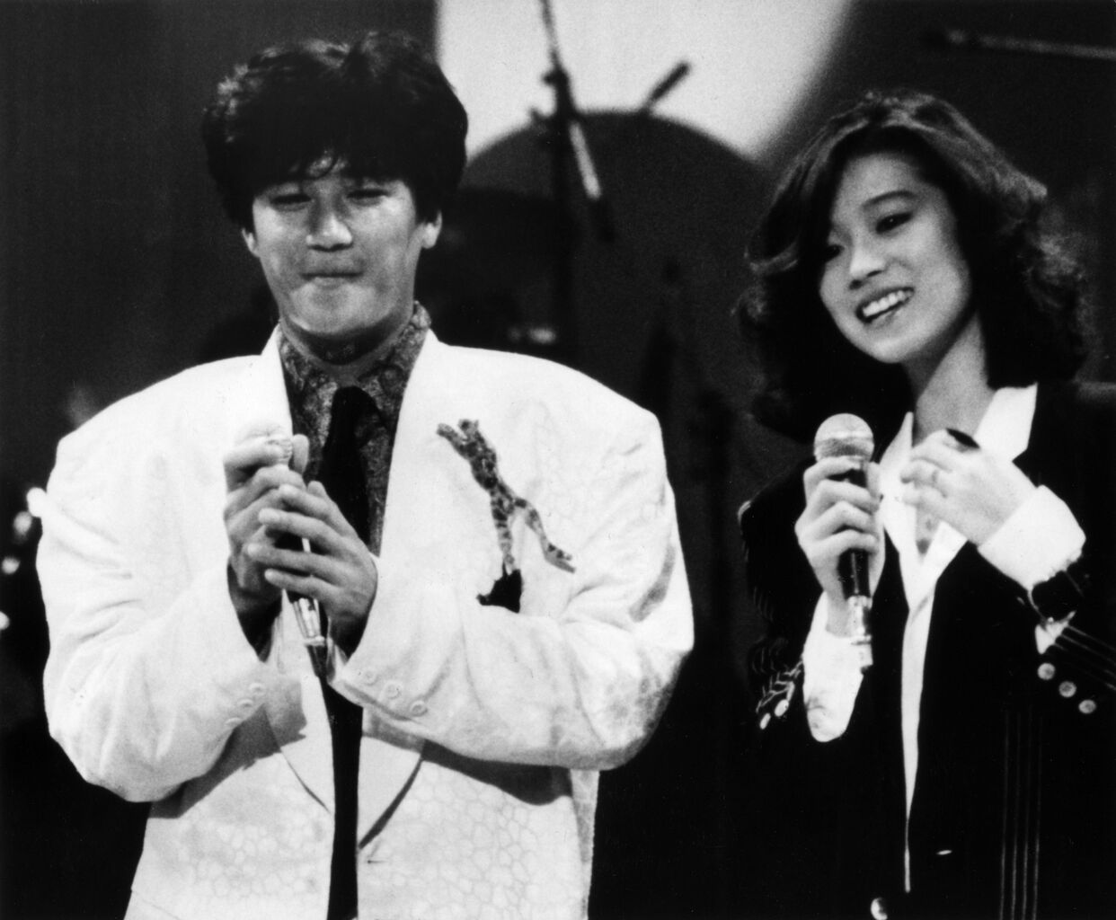 中森明菜の父親が語った「マッチとの関係性」とは…　異例づくしの「破局会見」で、物議をかもした“謎の金屏風の真相”  [冬月記者★]