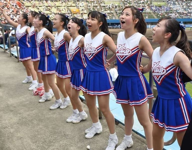 【高校野球】慶応、チアリーダー美少女ぞろいに「有利すぎるやろ」の声　応援団は“バケモン級”の迫力  [ネギうどん★]