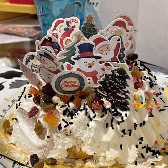 【可愛いパティシエ】ぐっちゃりケーキ、3歳が飾り付け　母親「これはこれで一生の思い出」  [ばーど★]