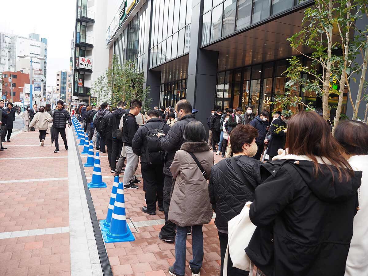 【コメ】「午前5時から並んだ」　イオンに800人の行列　5キロで2138円の備蓄米を求めて★５  [シャチ★]