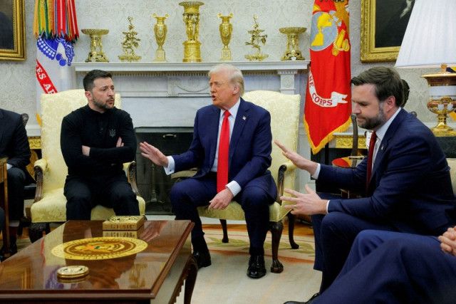 休暇中のバンス副大統領に抗議デモ。ゼレンスキー大統領を冷遇で非難　東部州