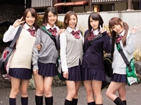 修学旅行で同級生達と一緒にまさかの乱交！