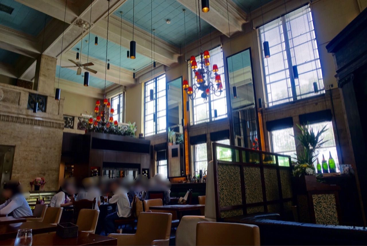 元英国銀行を改築したカフェバー E H Bank イーエイチバンク 想像cafe Mind 元英国銀行を改築したカフェバー E H Bank イーエイチバンク 想像cafe Mind