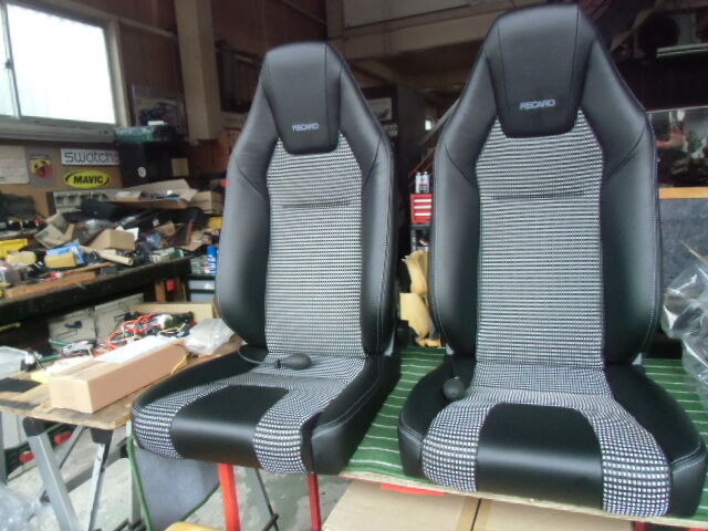AE100 AE110 系 レビン トレノ RECARO シートレール 左右セット 希少トヨタ純正 レカロ SR LX 両席サイドカバー付 AE101 AE111 レカロ RECARO シートレール AE100 AE110 AE111 運転席 レカロSR-3風