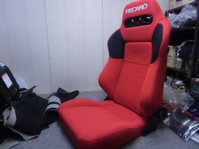 レカロ is84 SR-VF 赤 全体張替+メンテナンス トヨタ ハイエース200系  