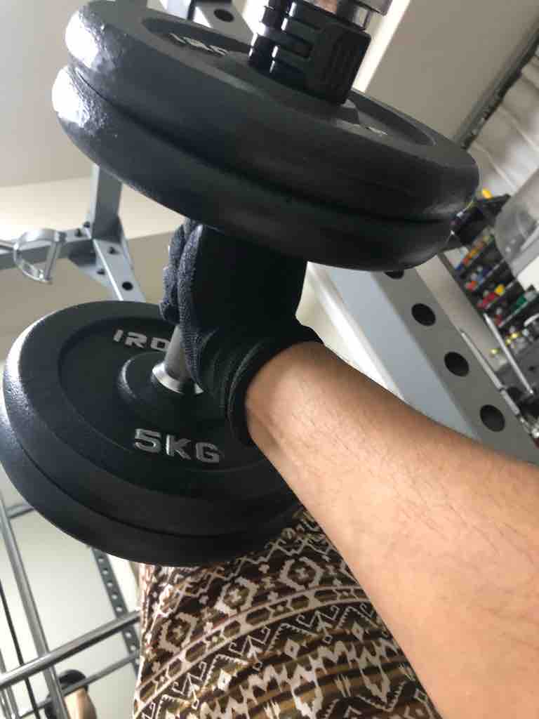 ホームトレーニング ダンベルベンチプレスのやり方 オンザニー 40代の時間の使い方 Blog ホームトレーニング ダンベルベンチプレスのやり方 オンザニー 40代の時間の使い方 Blog