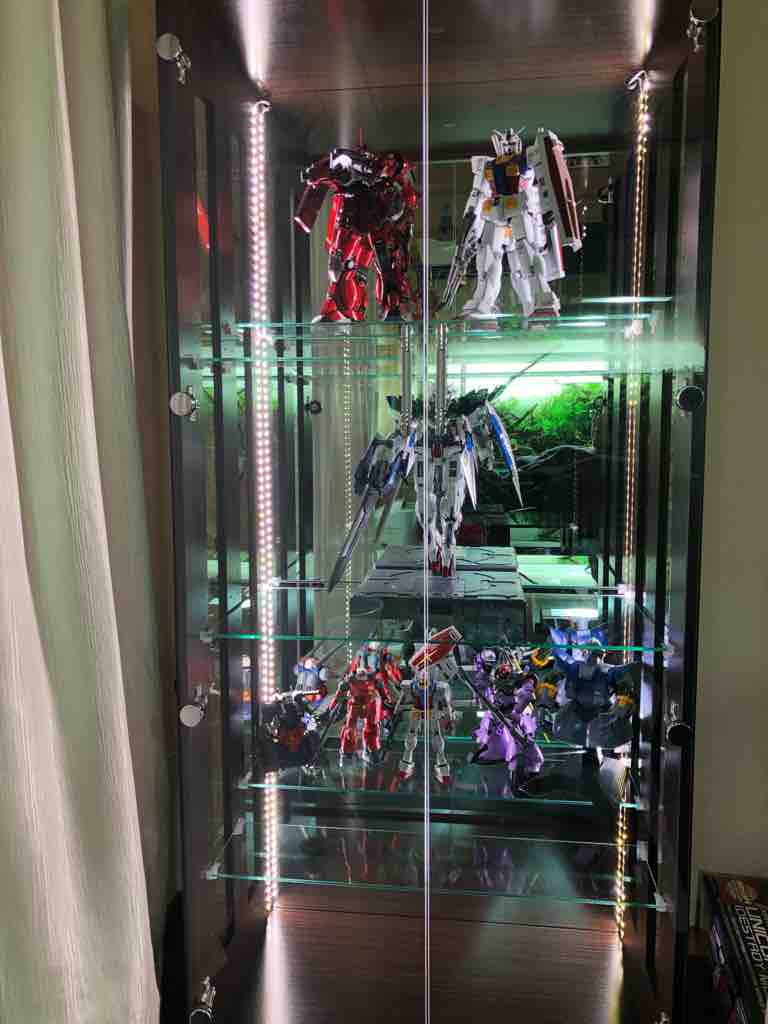 Pgガンプラを沢山飾れるled照明付き高級コレクションボードを購入しました 40代の時間の使い方 Blog