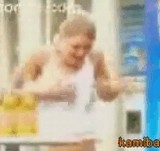 動画:わざとビールをぶっかけておっぱいを透けさせるイタズラ