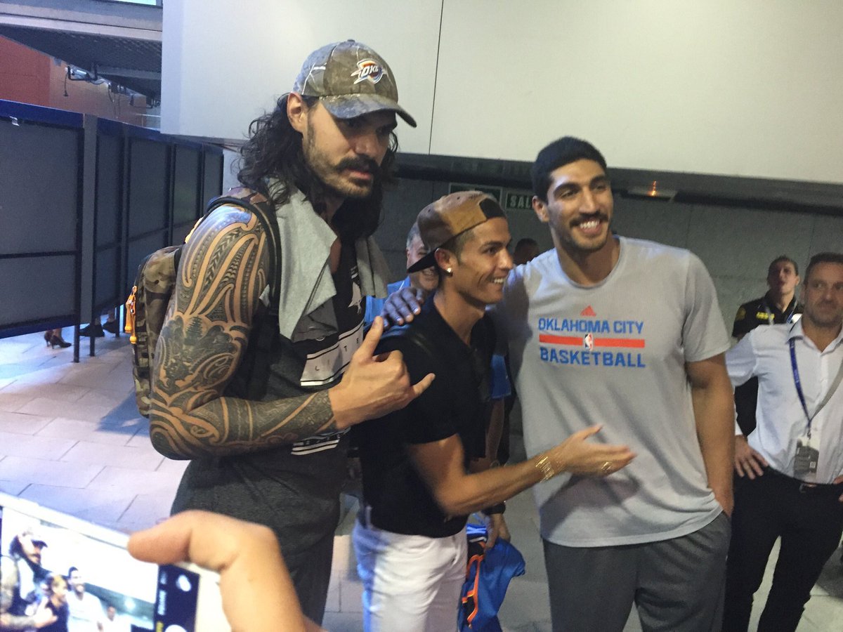 C ロナウド フロレンツに 背が低すぎてお話にならない 逆襲を受けるw スポーツ総合ニュースチャンネル スポステ C ロナウド フロレンツに 背が低すぎてお話にならない 逆襲を受けるw スポーツ総合ニュースチャンネル スポステ