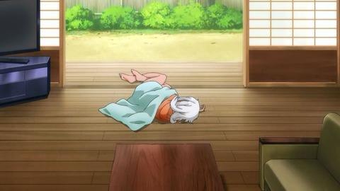 flying-witch-05-22-akane-still-sleeping