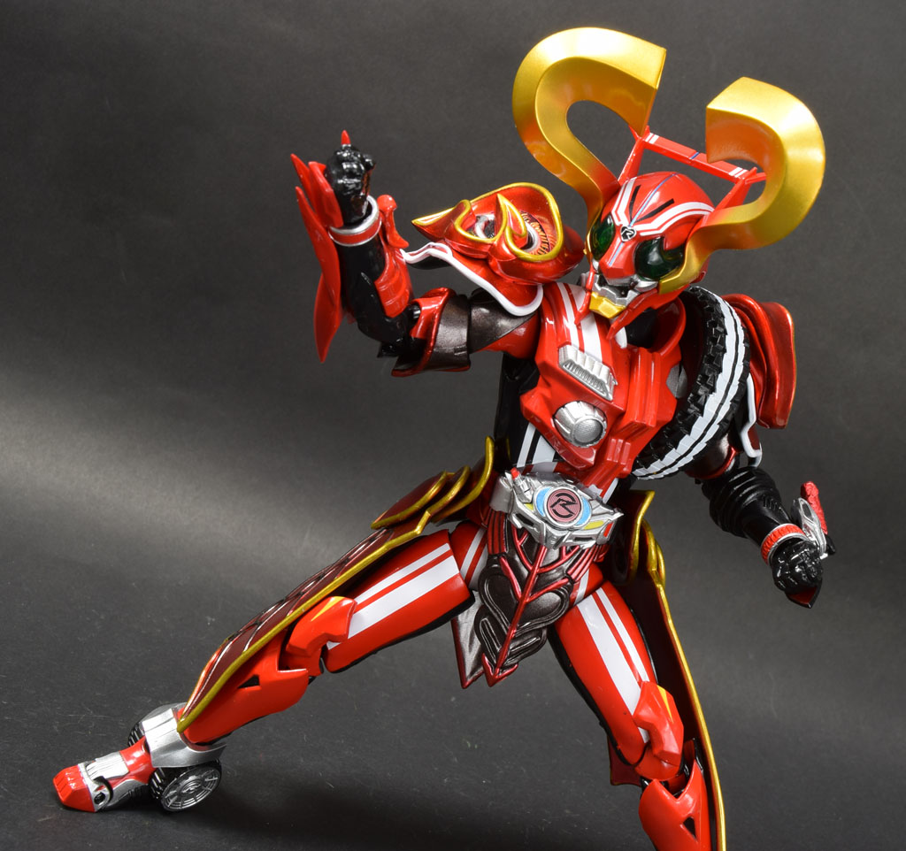 Amazon.co.jp: BANDAI S.H.フィギュアーツ 仮面ライダーハート『仮面