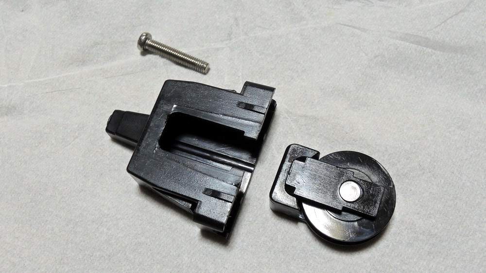 網戸の動きが悪い 重い時の対処 戸車 車輪 を交換 調整する 何でも雑記板 新