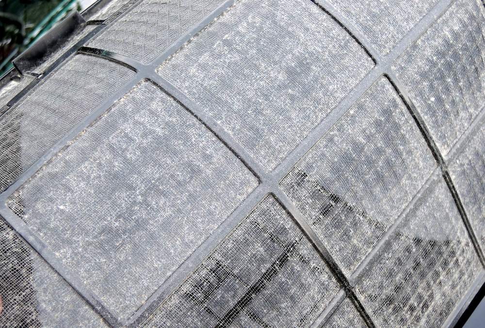 エアコンを久し振りに使うならフィルター掃除から フィルターは水洗い 本体のホコリを除去した後に におい除去 何でも雑記板 新