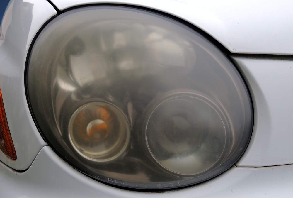 ヘッドライトの黄ばみはエンジンクリーナーでキレイになる クルマのヘッドライトレンズの黄ばみや曇り対策 何でも雑記板 新