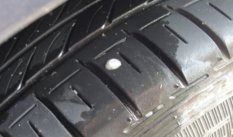 釘を踏んで パンクしたタイヤを自分で修理する パンク修理キットがあれば自分で修理が可能 何でも雑記板 新