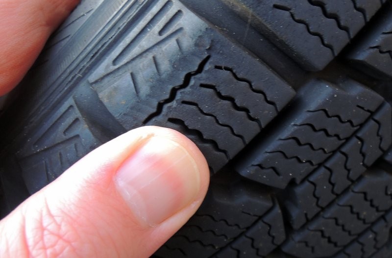 スタッドレスタイヤの交換時期は3から4年 ゴムの柔らかさや残り溝の量なども要チェック 何でも雑記板 新