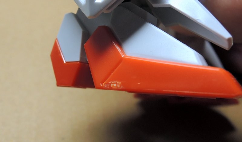 ガンプラなどプラモデルのゲート処理はどうすればお手軽にキレイに出来るのか考える 色の濃いパーツはゲート跡が白化しやすく目立つので注意 何でも雑記板 プラモデル情報