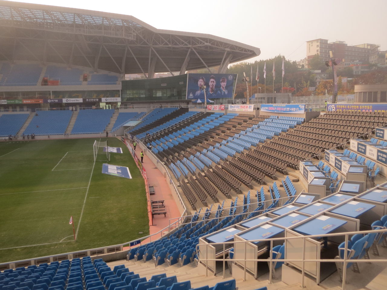 韓国サッカー旅 kリーグを観に行く その2 驚きの仁川スタジアム Blue Is The Colour Football Is The Game