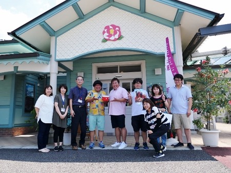 メガモッツのおふたり、スタッフの皆さんと