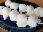 10 切ったおもちをあんこの上にのせます。