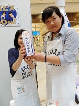 牛乳の試飲
