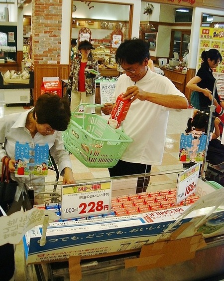 牛乳イベント@イオン甘木店4