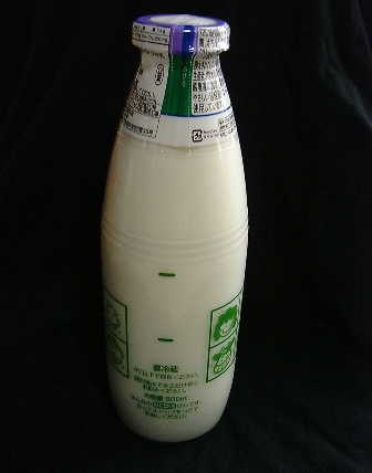 グリーンコープ ノンホモパスチャライズ牛乳９００ｍｌ ０６年２月 愛しの牛乳パック