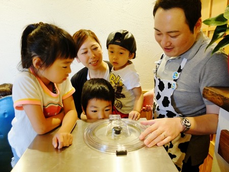 子どもたちはアイスづくり3