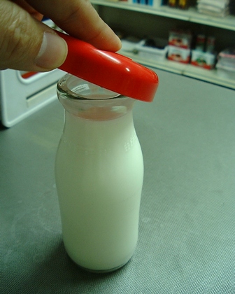 ビン牛乳の強い味方 牛乳栓抜き の新定番 愛しの牛乳パック
