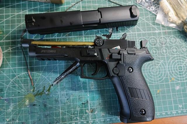 CYMA製 sig P226 電動ハンドガン Amazon.co.jp: CYMA P226 MOSFET 電動ハンドガン TAN : ホビー