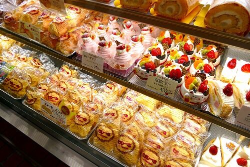 豊橋の有名なスイーツ ボンとらやのピレーネ フーちゃんのカメラウオッチング 豊橋の有名なスイーツ ボンとらやのピレーネ フーちゃんのカメラウオッチング