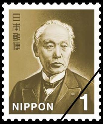 明治初期の郵便ポスト（書状集箱）と前島密の像。 (磐田市