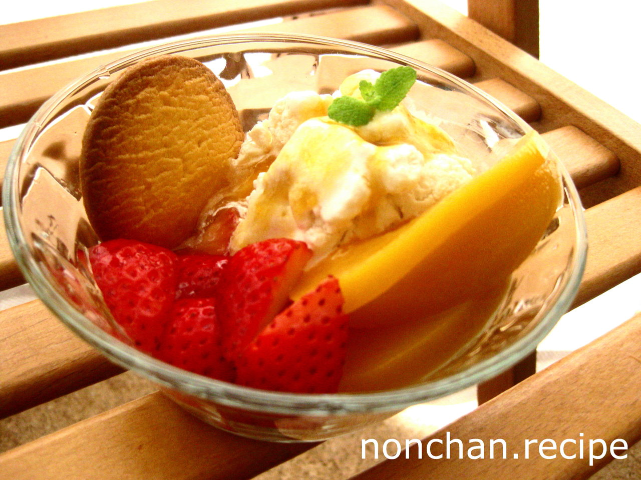 はちみつ豆乳ｱｲｽｸﾘｰﾑ ﾌﾙｰﾂｿｰｽ梅たっぷりがけ ﾟ のんちゃんのお料理レシピ