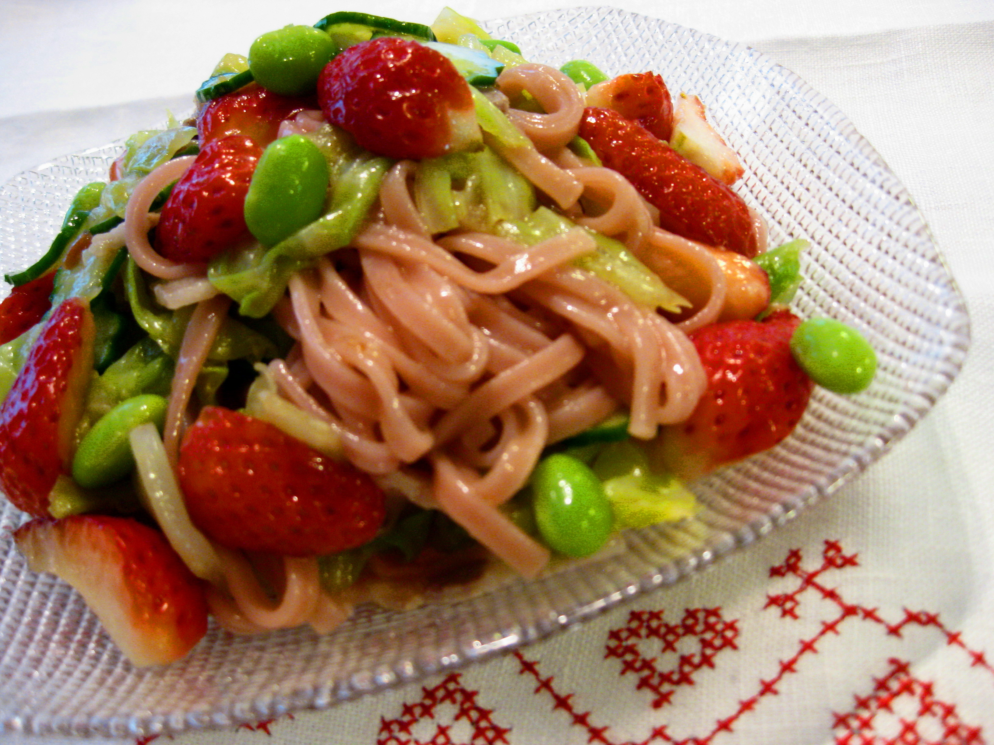 苺とたっぷり野菜の梅うどんサラダ のんちゃんのお料理レシピ