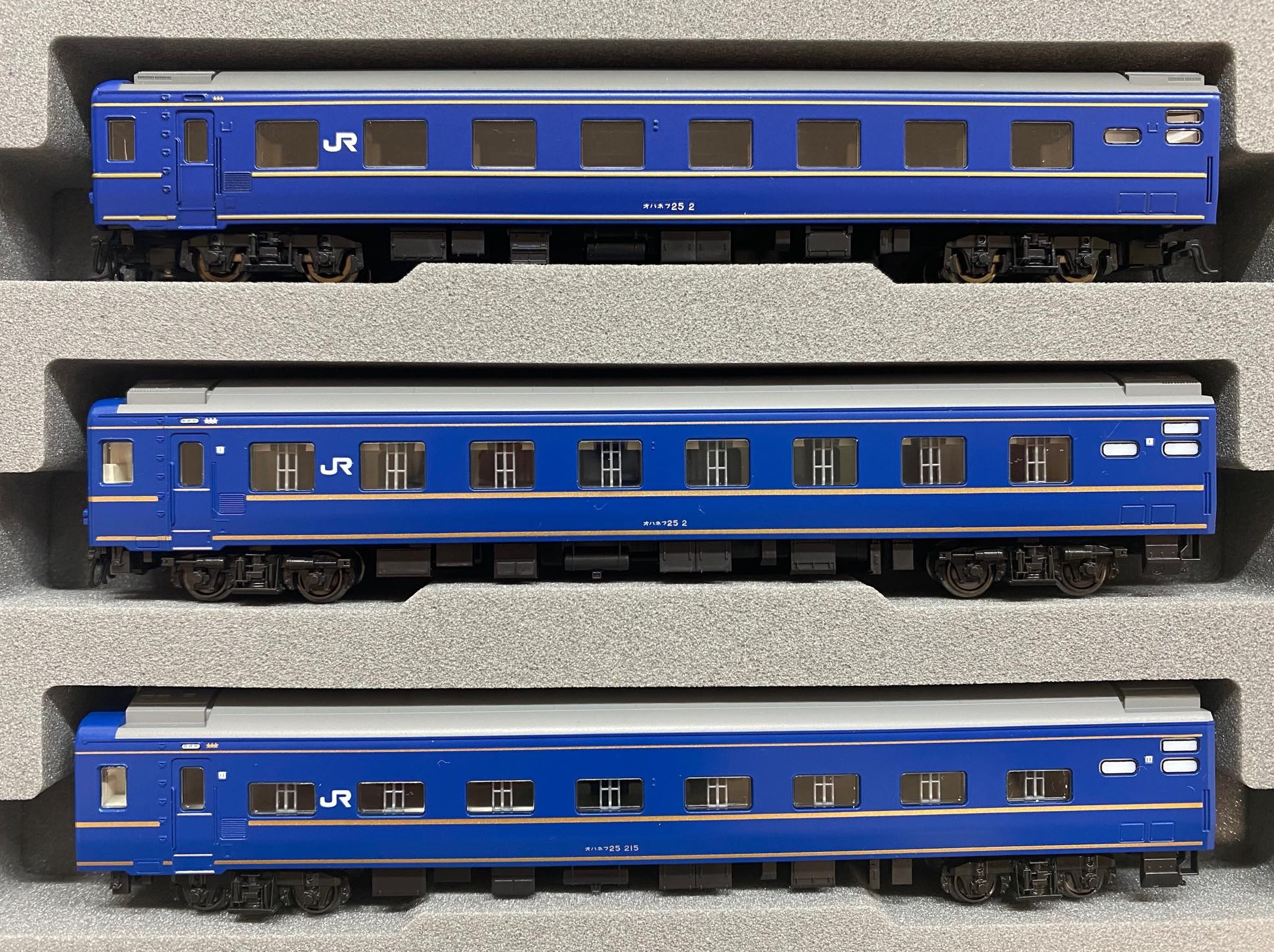 24系 北斗星 比較（TOMIX旧製品、KATO最新版) : 鉄道情景草案