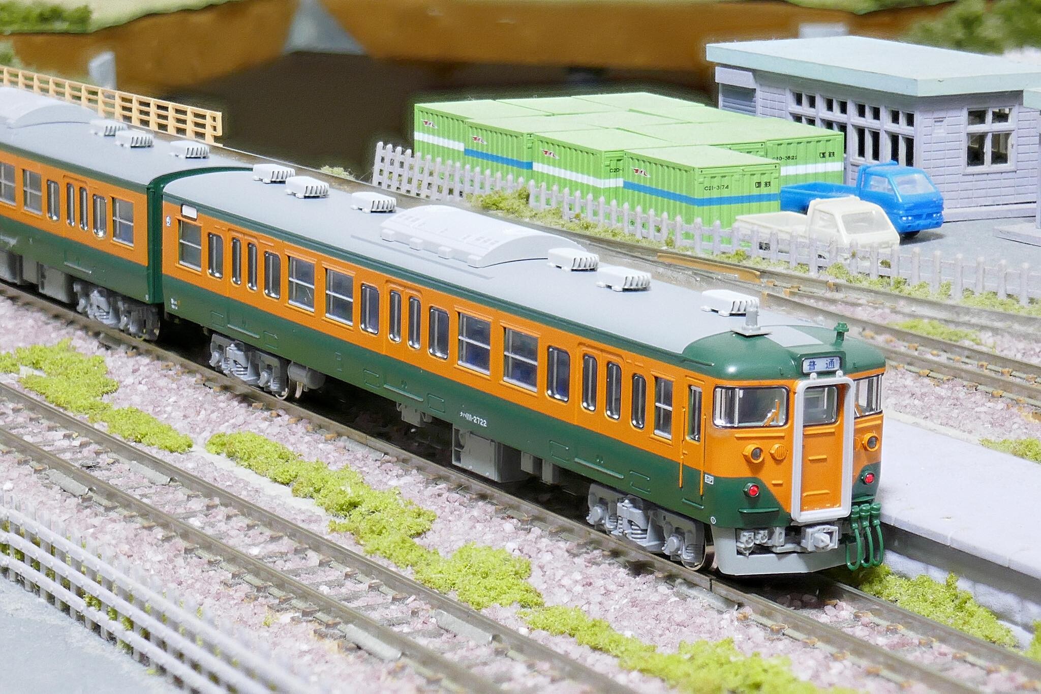 KATO 113系2000番台 JR東海 T編成 KATO 113系 2000番台 湘南色(JR仕様) 4両増結セット 品番：10